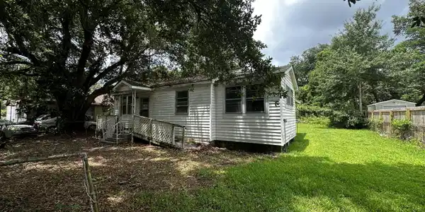 435 Oak Grove Avenue