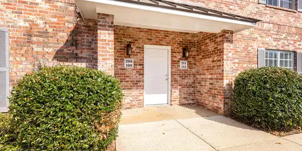 111 Armand Oaks