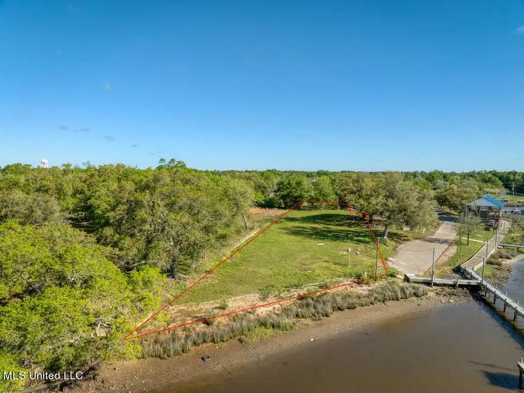 Image 1: Grady Lane Lot
