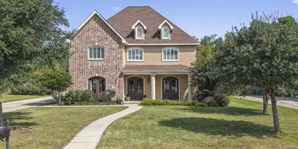 6305 Silverleaf Drive