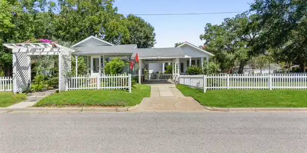 401 Carroll Avenue