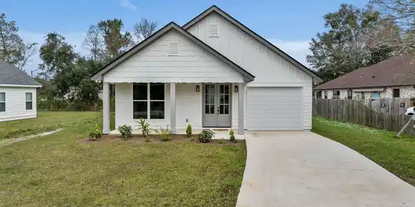 103b Lakeside Dr