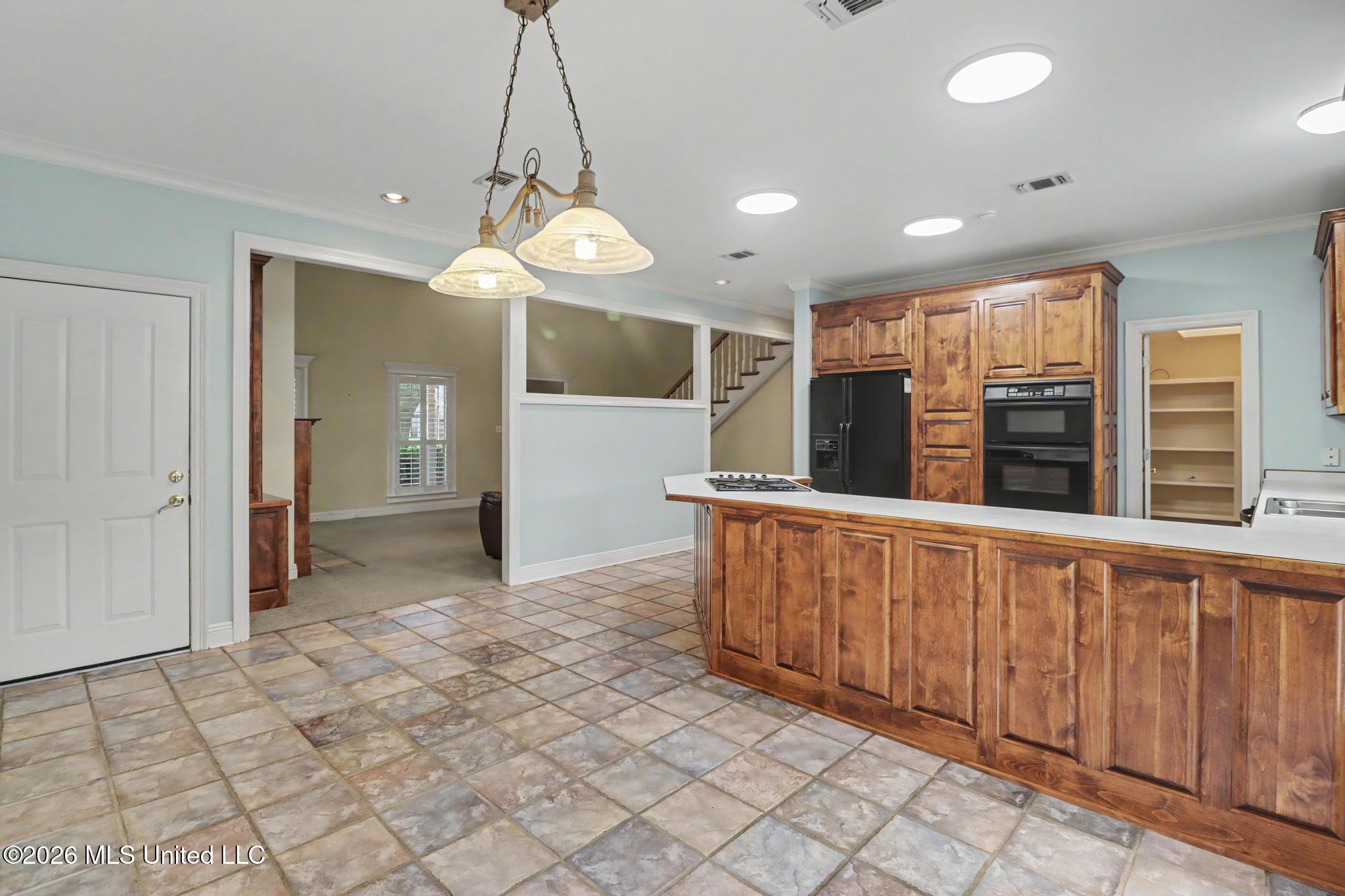 Image 4: Kitchen