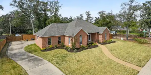 2541 Brighton Circle