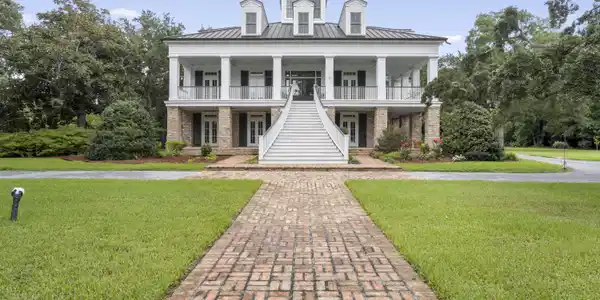 1011 E Beach Boulevard
