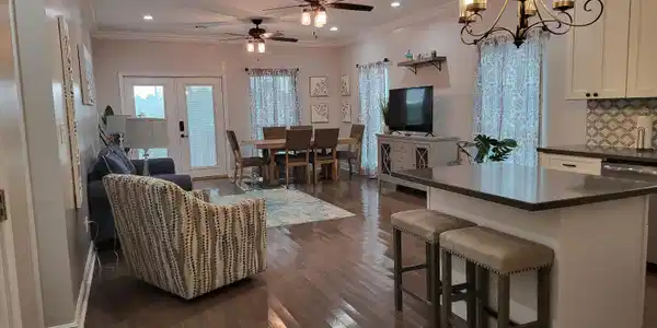 Image 2: Living Room 2