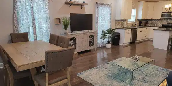 Image 3: Living Room