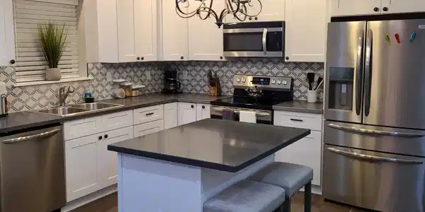 Image 4: Kitchen