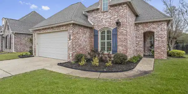 3808 Acadian Village Drive