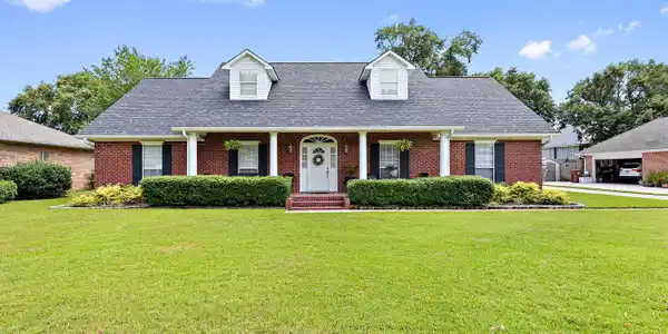 207 3rd Street E