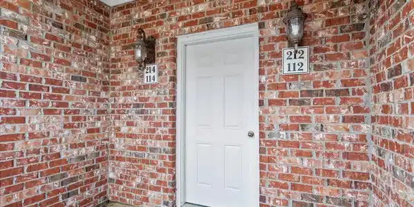 214 Armand Oaks