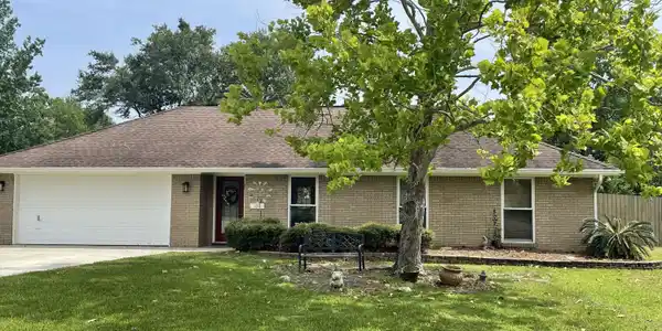 2253 Country Club Lane N