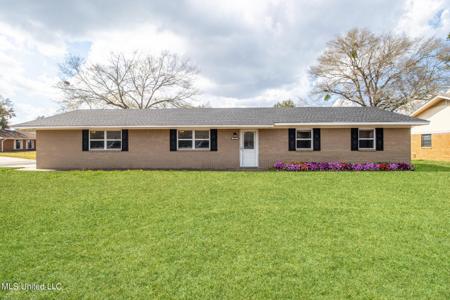 823 Bluewood Drive