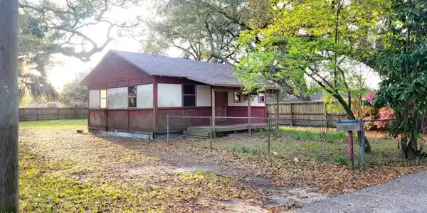 618 E Oak Drive