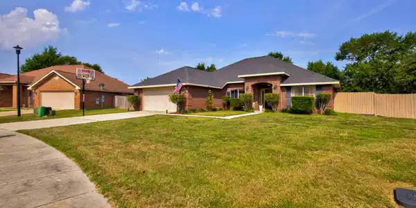 Image 3: 160SaltmeadowCir-3