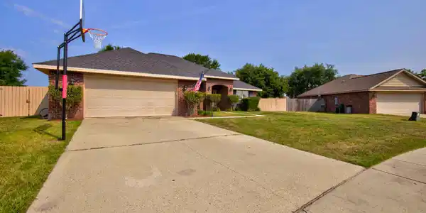 Image 4: 160SaltmeadowCir-4