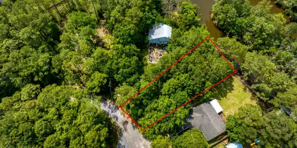 Lot# 82 Windward