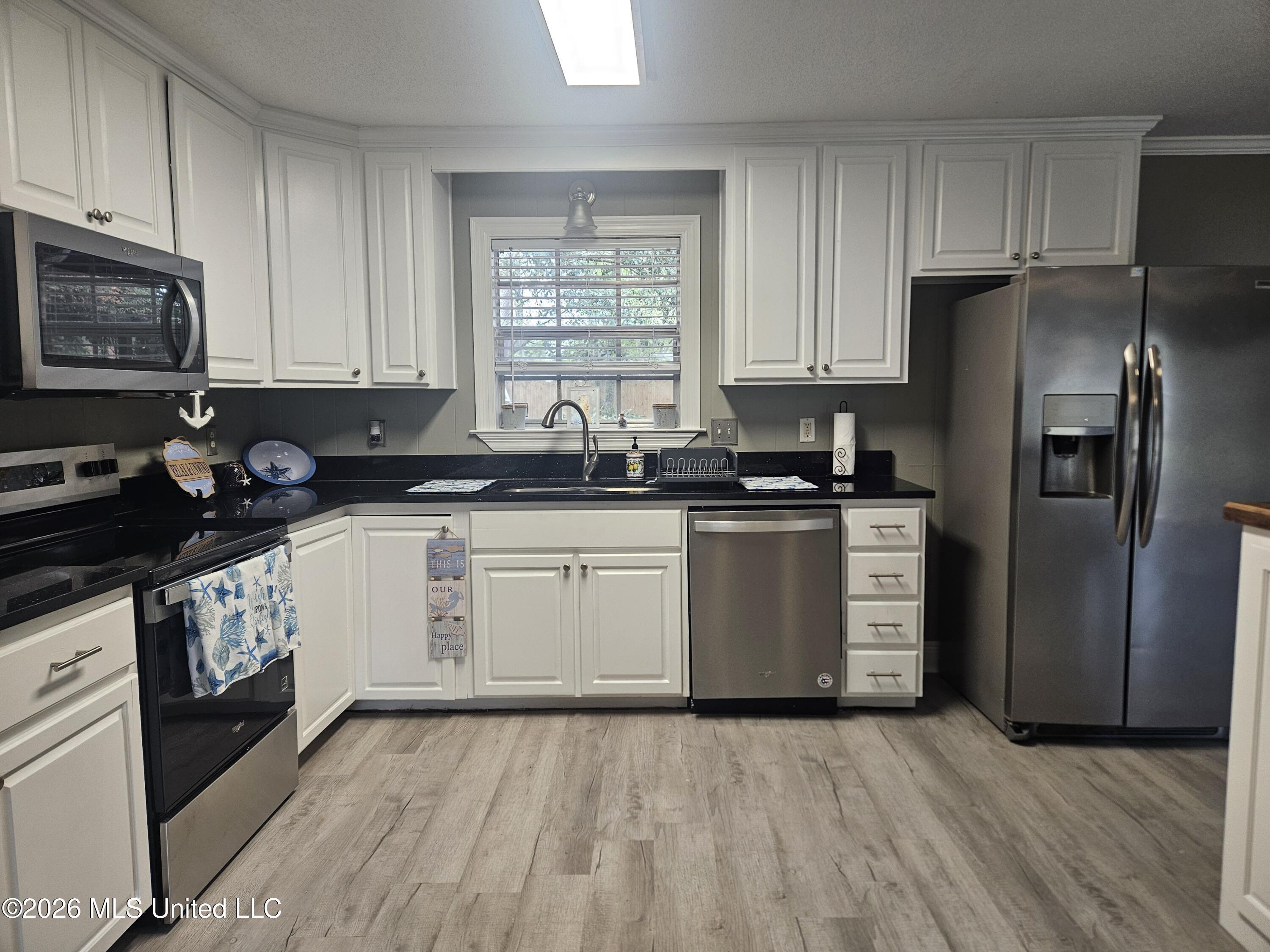 Image 4: Kitchen v3