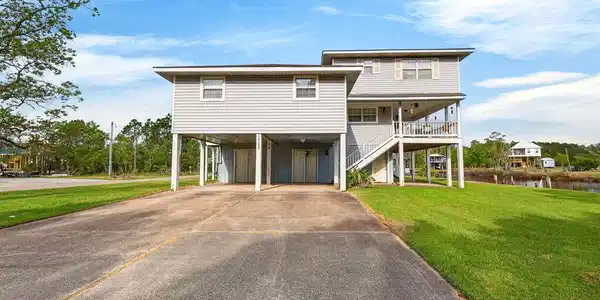 Image 2: 10199WhaleAve-1
