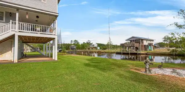 Image 3: 10199WhaleAve-4