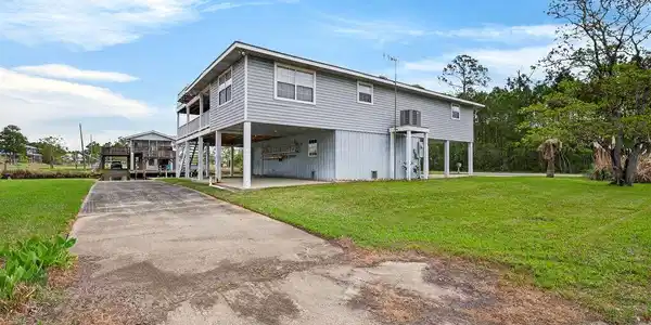 Image 4: 10199WhaleAve-5