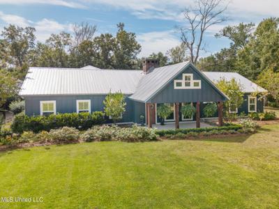 2315 Country Club Lane N
