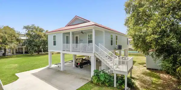 104 Leonhard Avenue