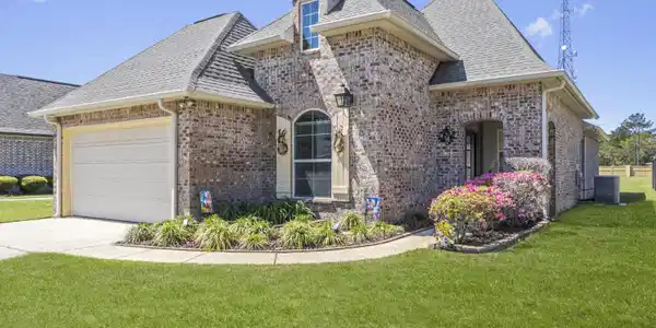 3901 Acadian Village Drive