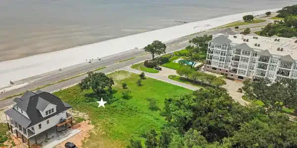 1038 Beach Boulevard W