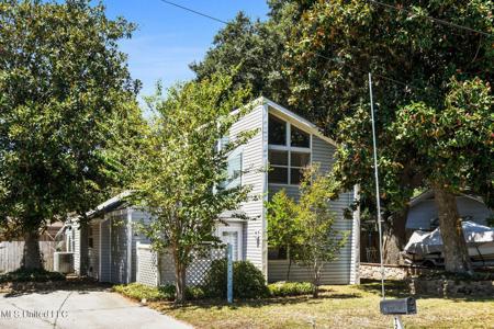 121 Edwards Avenue