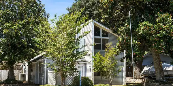 121 Edwards Avenue