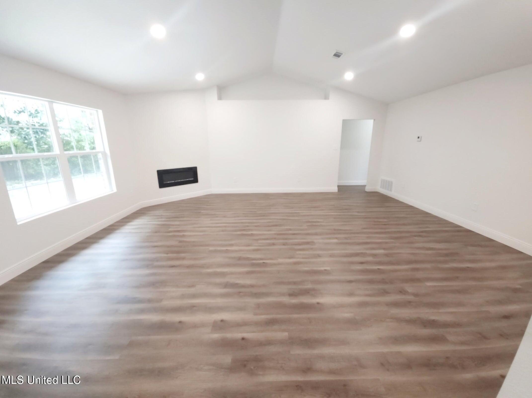 Image 4: 20250502170438352196000000-o