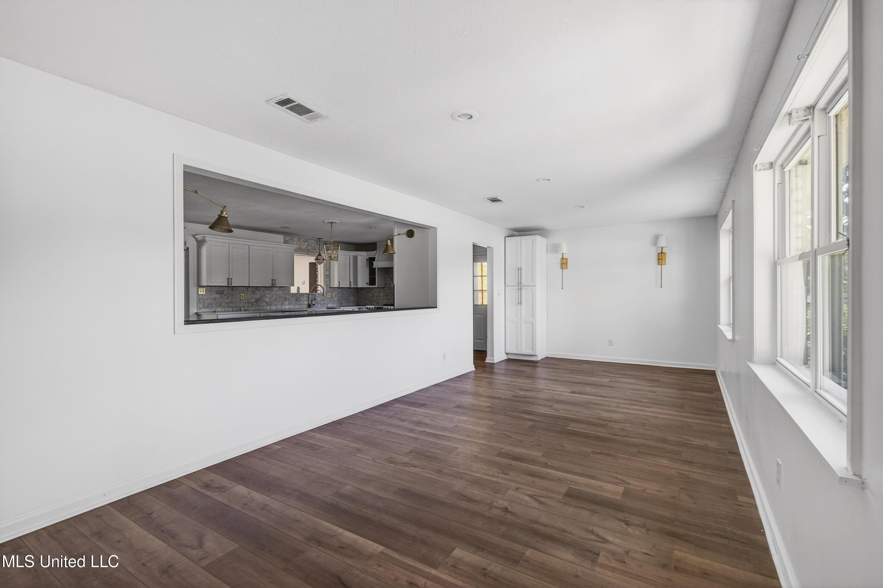 Image 3: 392PorterAve-6