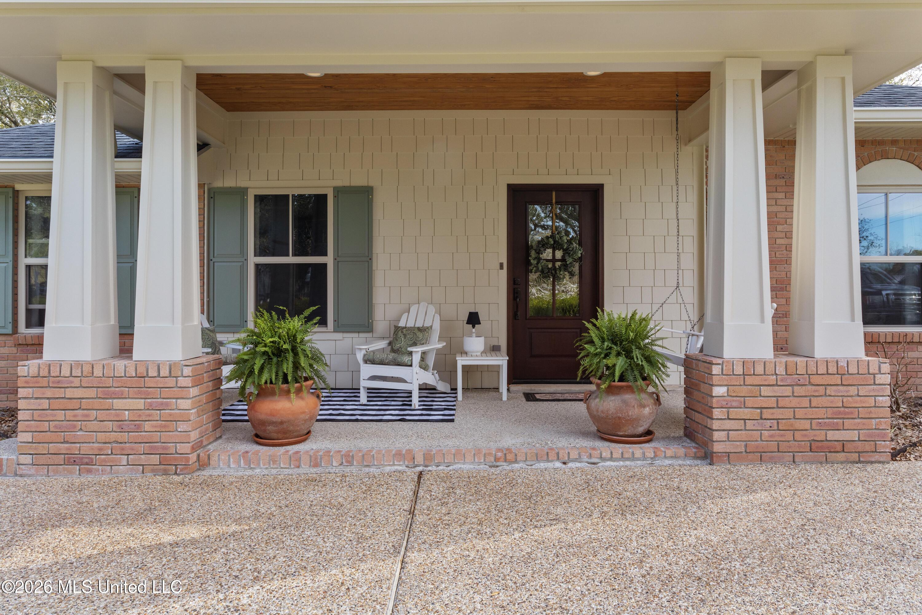 Image 3: Beautiful Entry