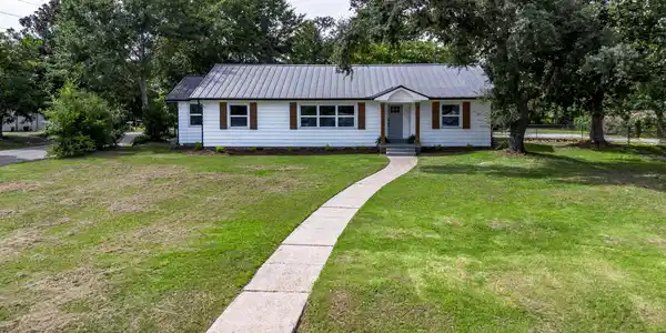 Image 2: 200 E 2nd St (7)