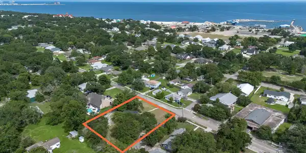 Image 3: 200 E 2nd St (12)