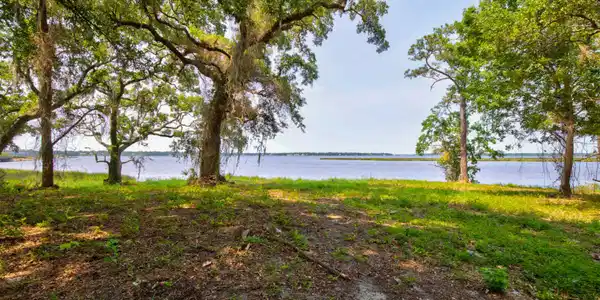 Image 2: CausewayLot-16