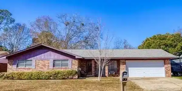 831 Lakewood Place