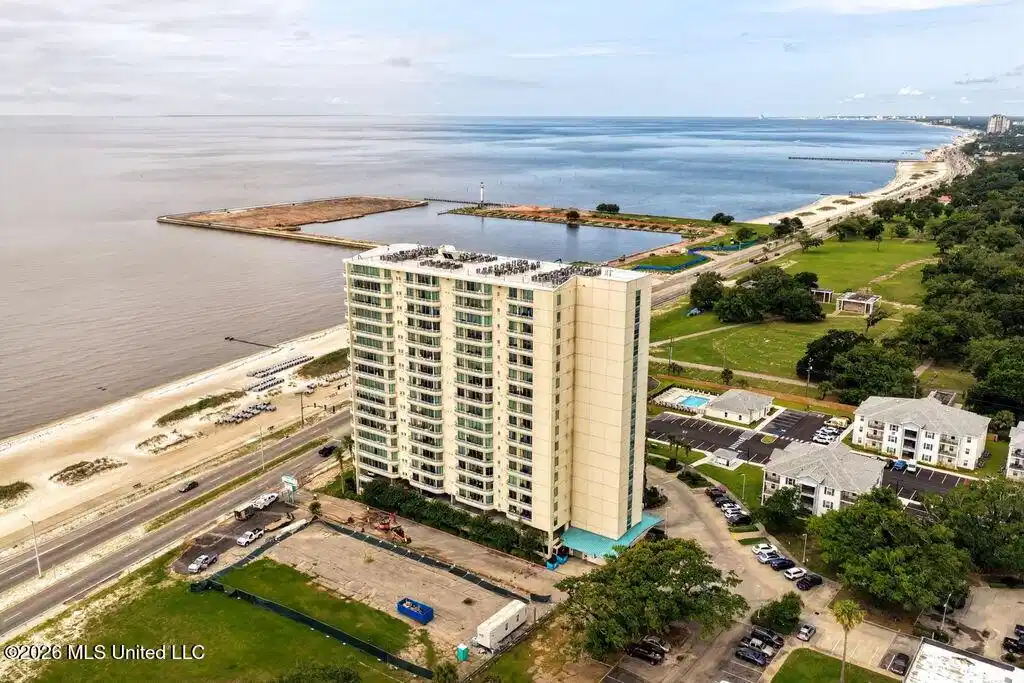 Image 1: OceanClub906-7