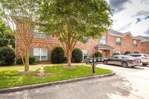 210 Armand Oaks