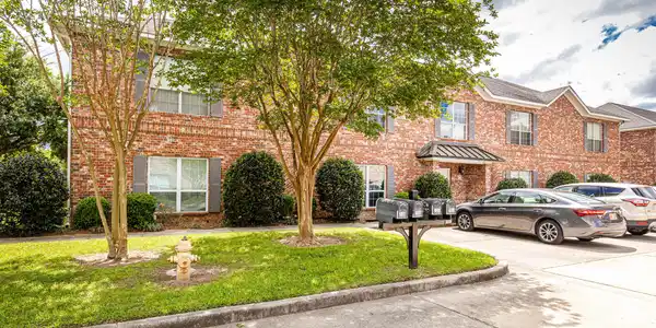 210 Armand Oaks
