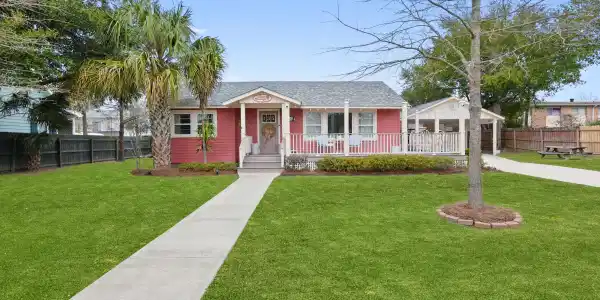 135 Demontluzin Avenue