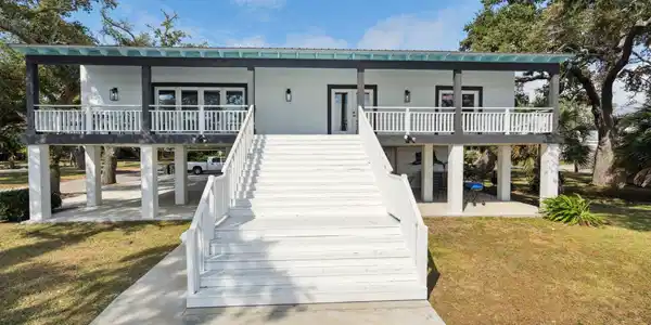 839 E Beach Boulevard