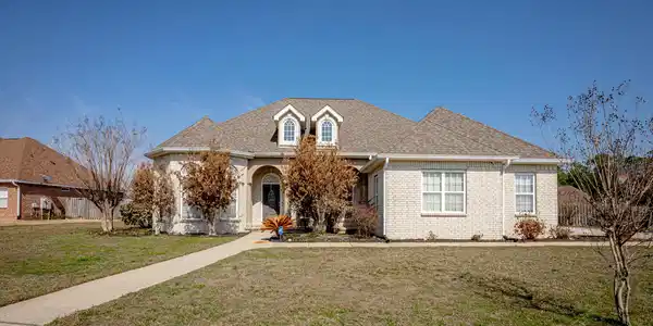6105 E Mossy Oak Drive