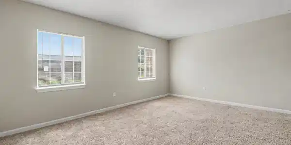 Image 4: Living Room/Lamp Receptacles