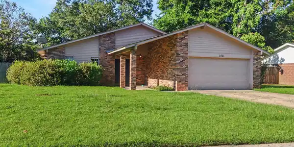2821 Lawnwood Drive