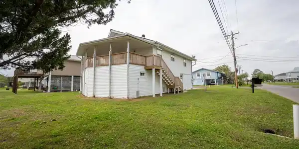 1 Dolphin Circle