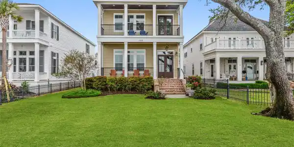 102 Whispering Oaks Drive