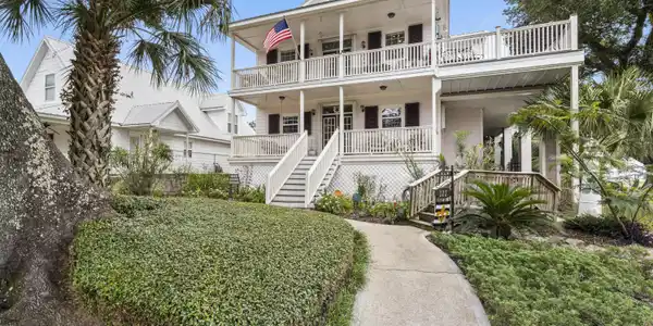 122 Jefferson Davis Avenue