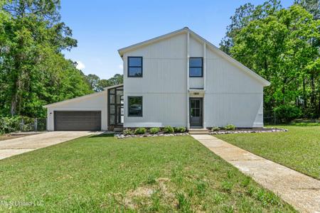 1226 King Henry Drive